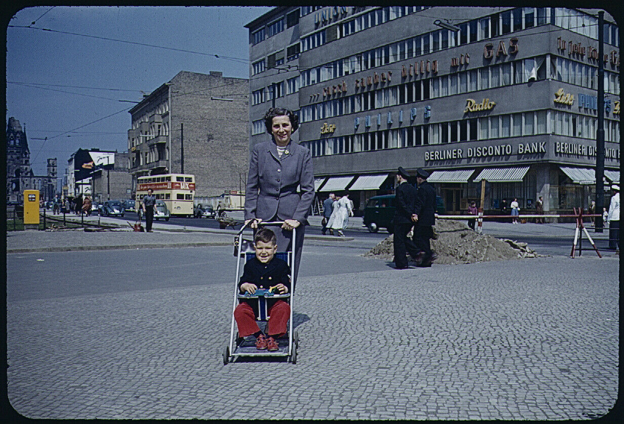 s-BERLIN 1950er INNENSTADT STRAßENANSICHT-2.jpg