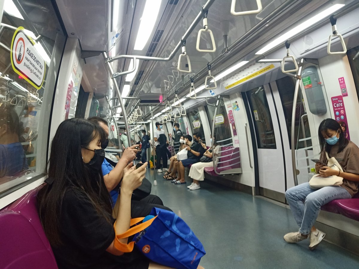 Singapore_MRT_Circle_Line_Alstom_C830_interior_2022-06-04e.jpg