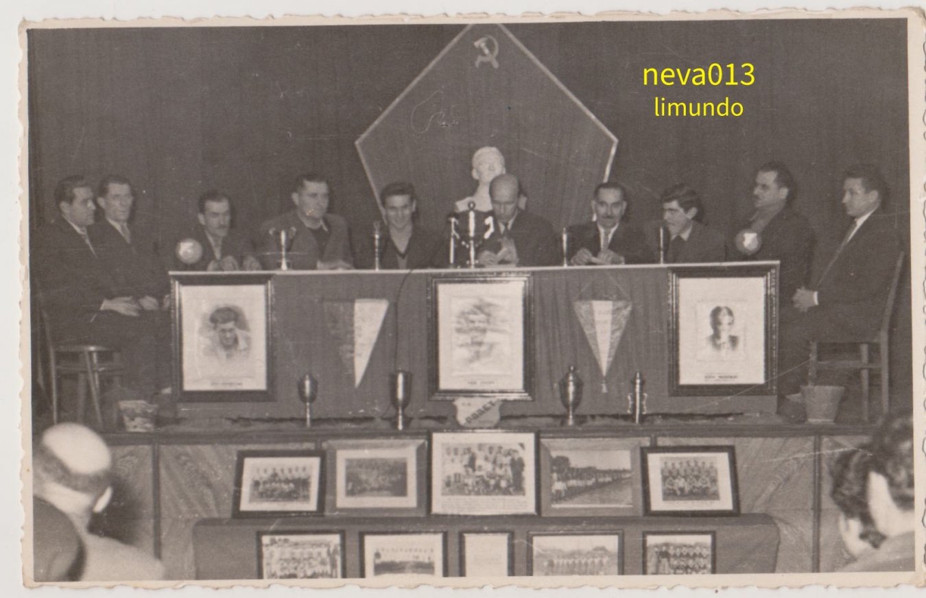 slika-stara-fotografija-1957g-fudbalski-klub-polet-skupstina_slika_O_404593133.jpg