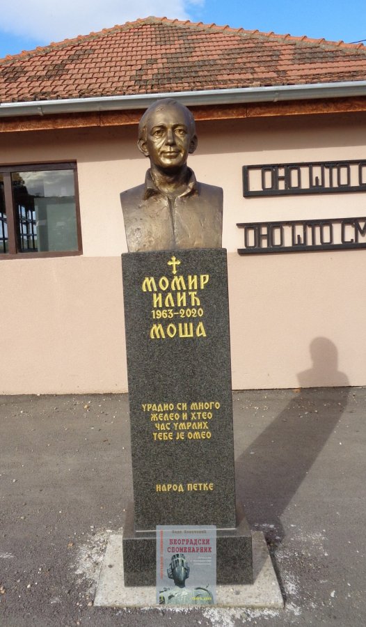 Spomenik Momiru Ilicu Mosi Petka (2)crst wm.JPG
