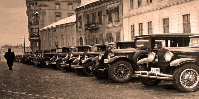 stari-beograd-taxi-ispred-hotela-srpski-kralj-1920-uramljena-slika_473076.jpg