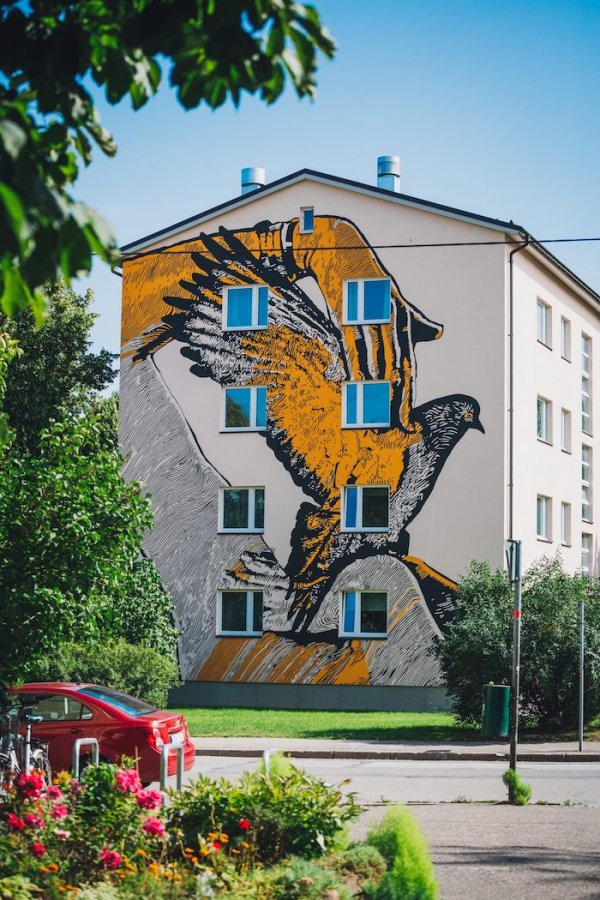 Tartu_mural_street_art_bird.jpg