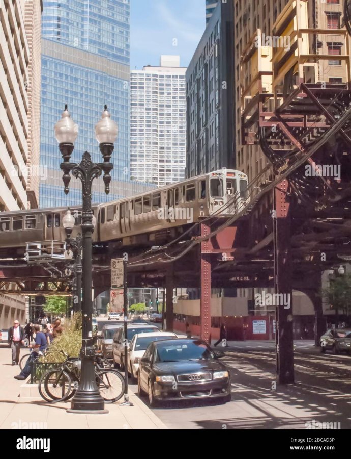 train-on-the-loop-chicago-il-usa-2BCAD3P.jpg