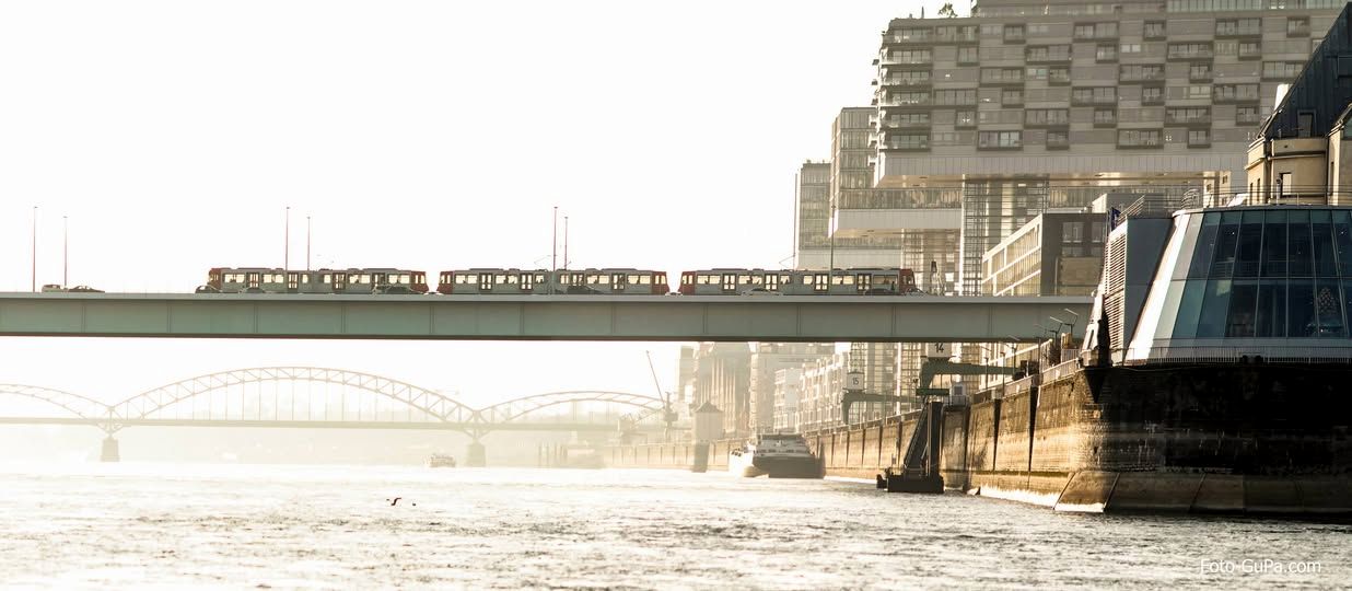 tram de cologne.jpg