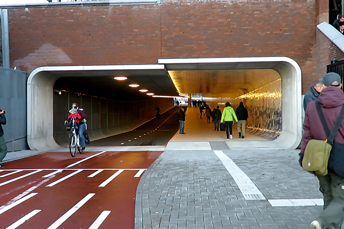 tunnel_ciclabile_stazione_amsterdam.jpg