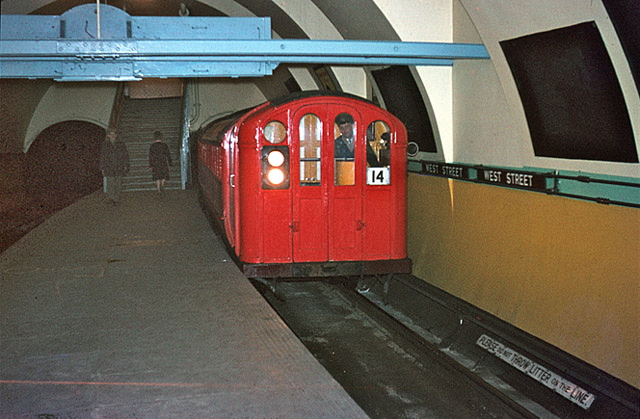 West_Street_subway_station_in_1966_-_geograph.org.uk_-_1479601.jpg