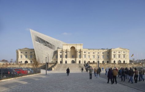 Militärhistorisches-Museum-Dresden-Daniel-Libeskind-01.jpg