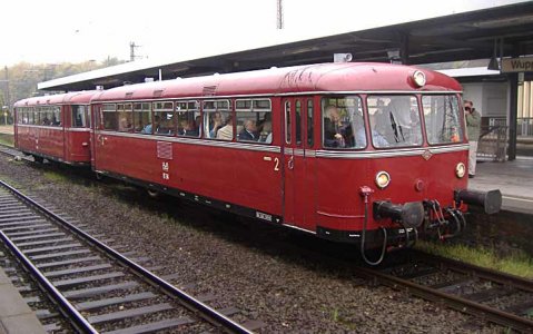 1028667-schienenbus-vt54.jpg