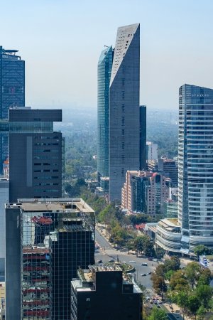 Torre_Reforma-_Oficinas-_Vista_Paseo_de_la_Reforma.jpg