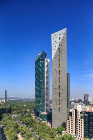 Torre_Reforma-_Oficinas-_Vista_este.jpg